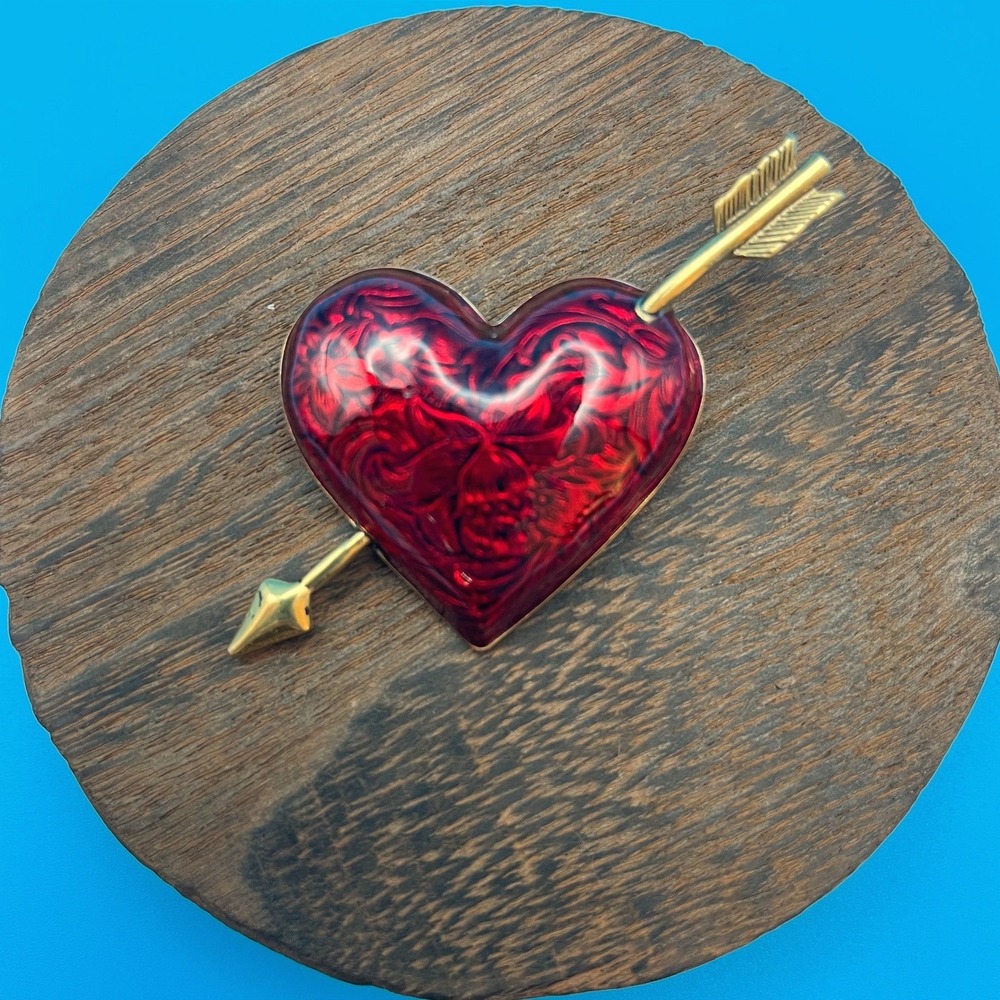 Vintage AVON Red Guilloche Enamel Heart and Arrow Brooch Pin Gold‎ Tone Cupid
